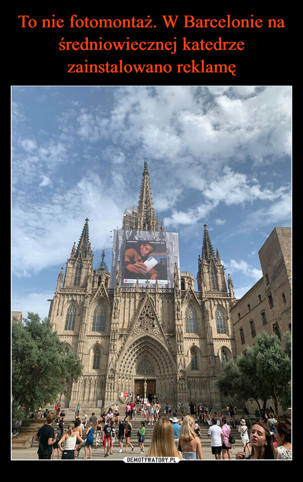 To nie fotomontaż. W Barcelonie na średniowiecznej katedrze zainstalowano reklamę